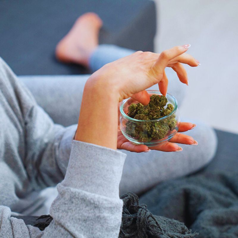Cum sa consumi corect floarea CBD?